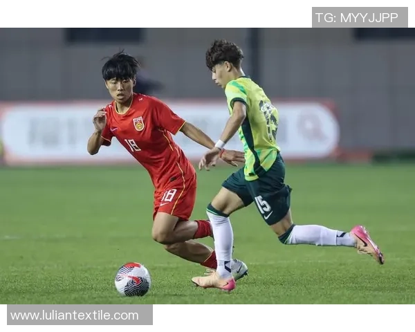 日本U16青年队迎战澳大利亚U16球队展开激烈对抗争夺亚洲足球荣耀